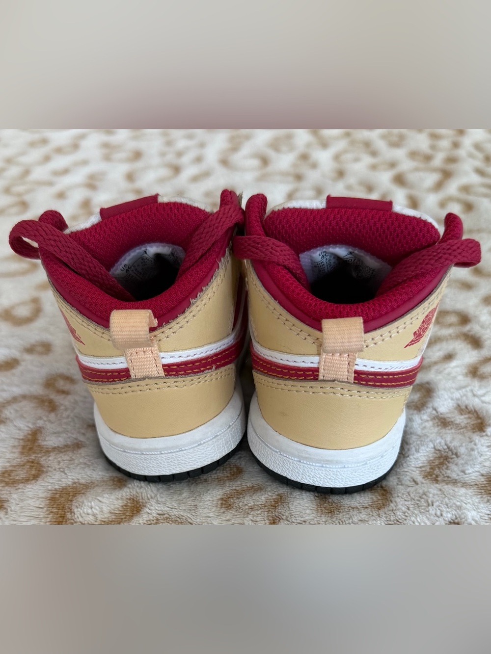 Air Jordan 1 Mid Toddler Light Curry Cardinal
Red 640735-201 Size: 4C - Picture 4 of 10